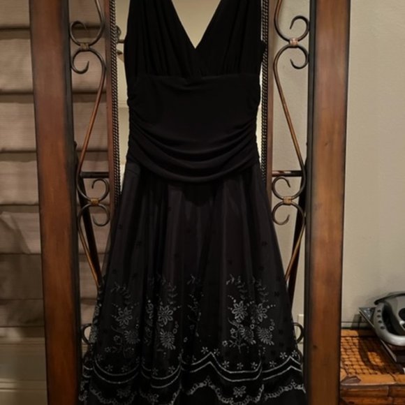 Jessica Howard Black dress with sparkling skirt size 6 - Picture 1 of 4